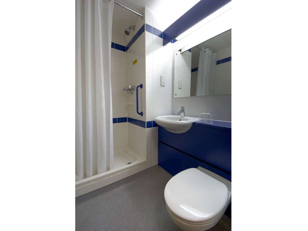 Travelodge Cheltenham Zimmer foto